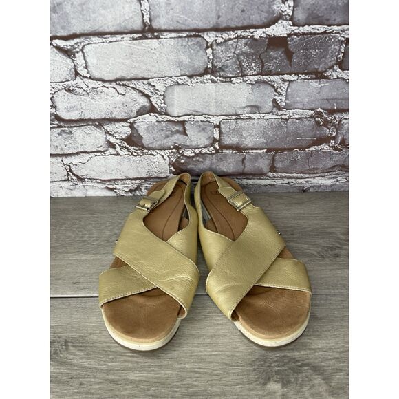 UGG Gold Leather Kamile Cross Strap Comfort Sandals Women Sz 10M US/41EU 1111040 - Picture 13 of 16